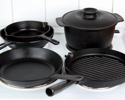Enameled Cast Iron vs Cast Iron: What’s the Difference?